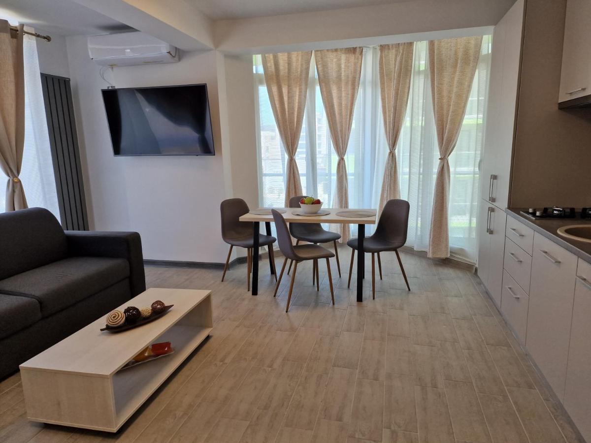 Cristalex Aparthotel & Spa Mamaia Nord Năvodari Buitenkant foto