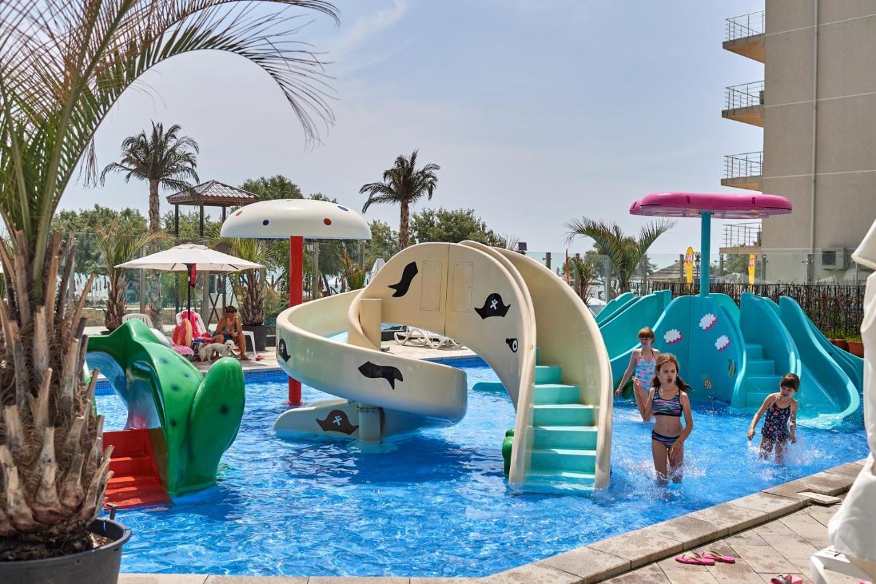 Cristalex Aparthotel & Spa Mamaia Nord Năvodari Buitenkant foto